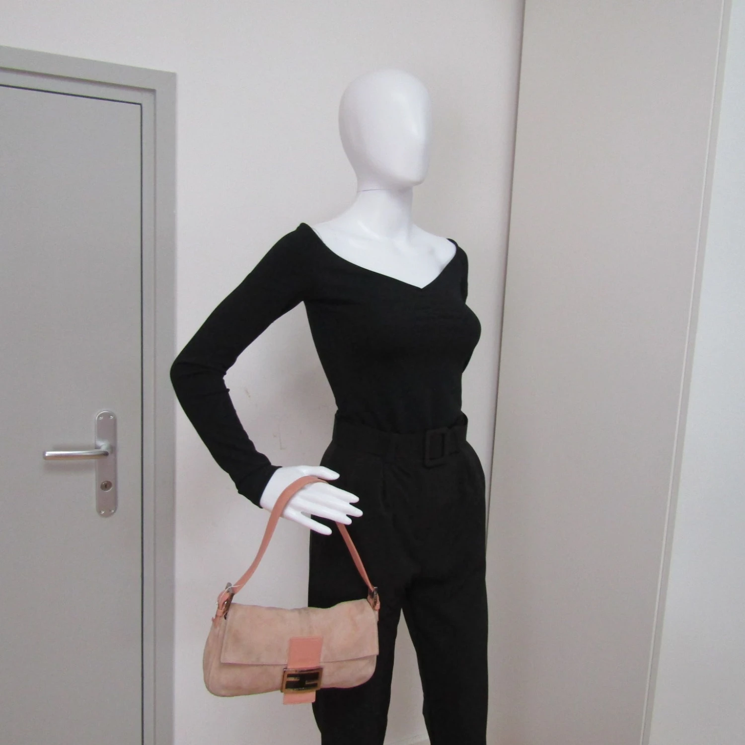 Fancy Lux FENDI Baguette Shoulder Bag In Pink Suede 12 Fancy Lux FENDI Baguette Shoulder Bag In Pink Suede - Image 10