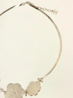 QOO Vintage CHANEL 1998 Made Camellia Choker Silver/Black -Best Jewelry Store IMG 8257 7ece7e01 2af3 46f3 880b f4f3955c440b
