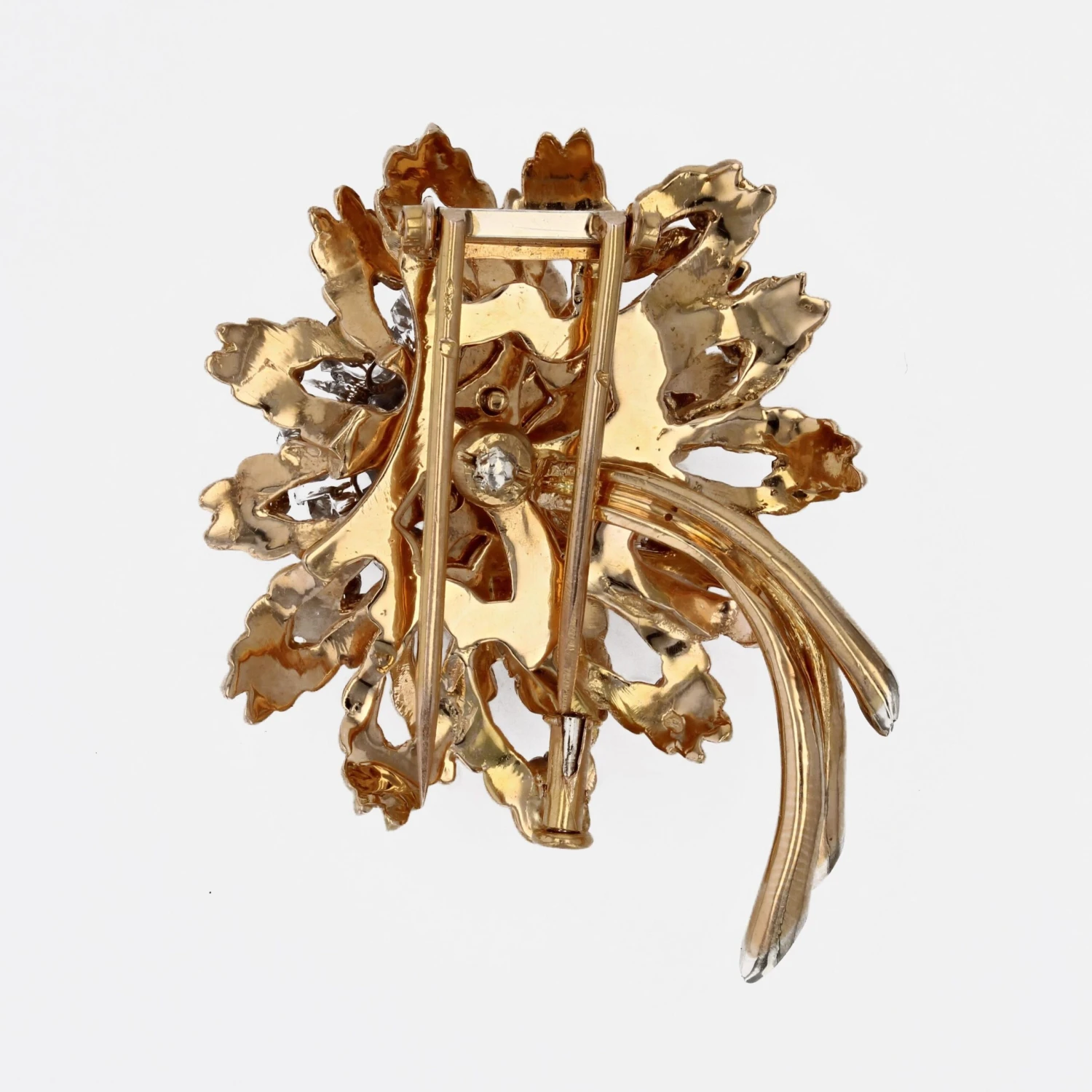 Sarl Baume French 1950s Diamonds 18 Karat Yellow Gold Flower Brooch 15 Sarl Baume French 1950s Diamonds 18 Karat Yellow Gold Flower Brooch - Image 13