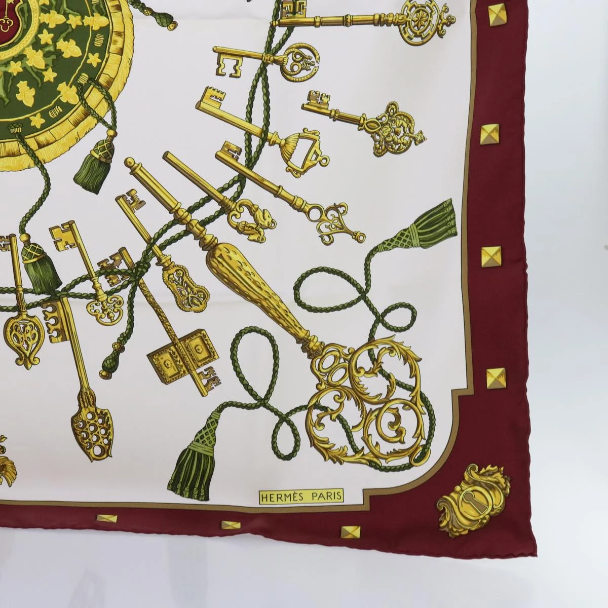 Style Tribute Hermes Carre 90 Le Cles Scarf Silk Red White Auth Am5303 12 Style Tribute Hermes Carre 90 Le Cles Scarf Silk Red White Auth Am5303 - Image 10