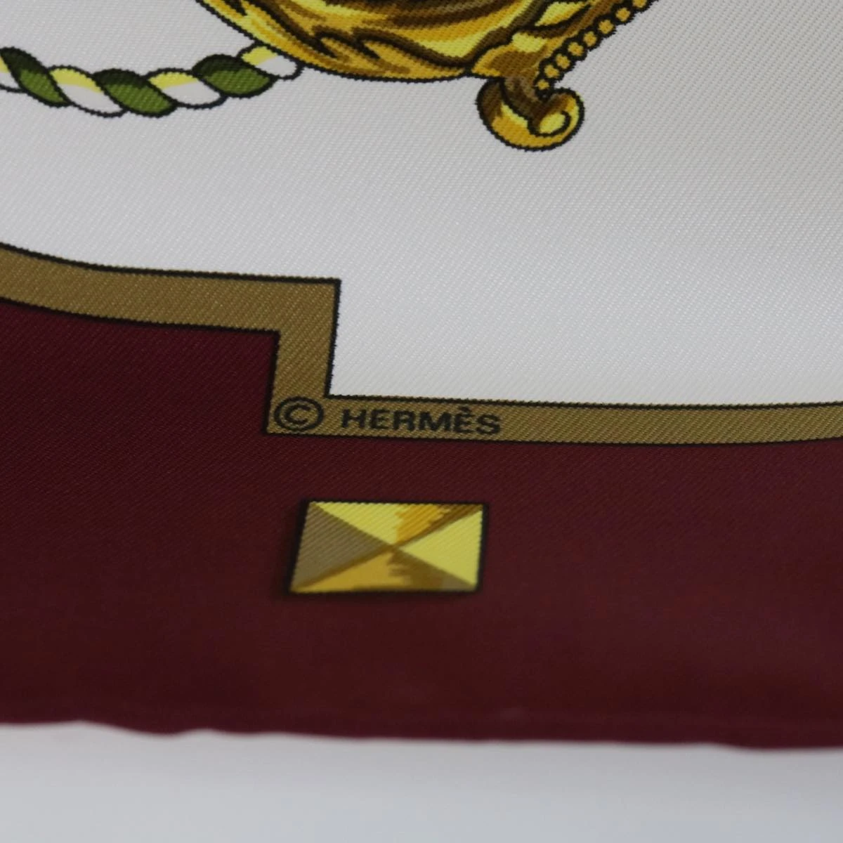 Style Tribute Hermes Carre 90 Le Cles Scarf Silk Red White Auth Am5303 14 Style Tribute Hermes Carre 90 Le Cles Scarf Silk Red White Auth Am5303 - Image 12