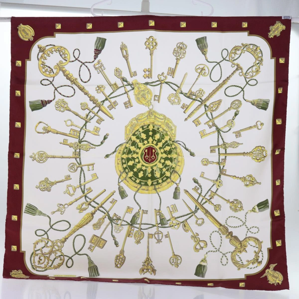 Style Tribute Hermes Carre 90 Le Cles Scarf Silk Red White Auth Am5303 15 Style Tribute Hermes Carre 90 Le Cles Scarf Silk Red White Auth Am5303 - Image 13