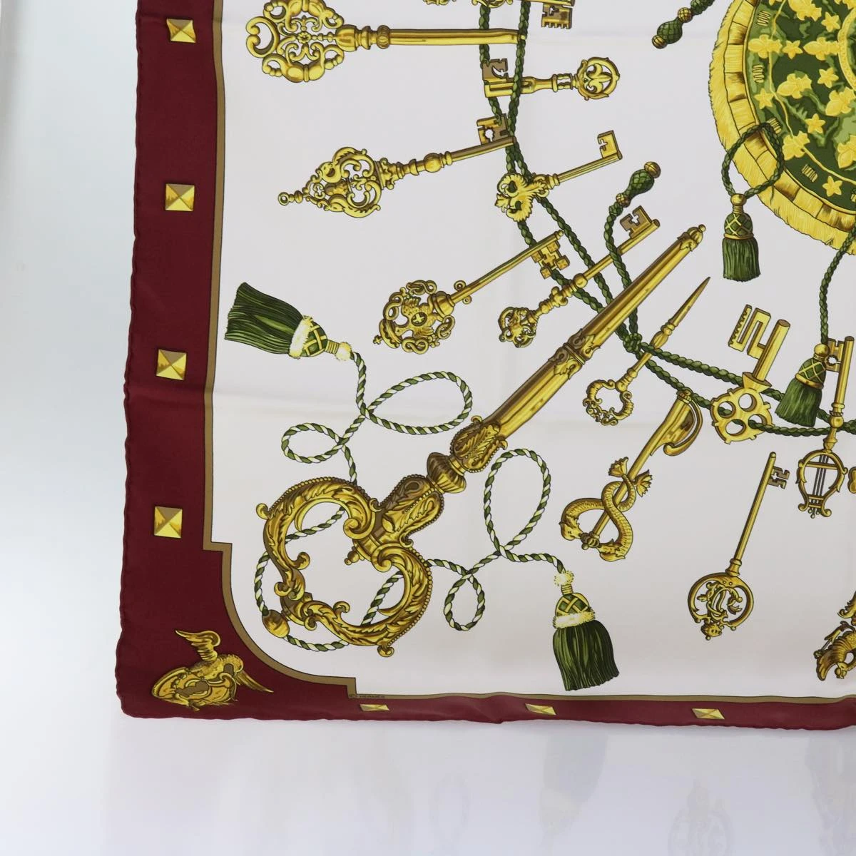 Style Tribute Hermes Carre 90 Le Cles Scarf Silk Red White Auth Am5303 10 Style Tribute Hermes Carre 90 Le Cles Scarf Silk Red White Auth Am5303 - Image 8