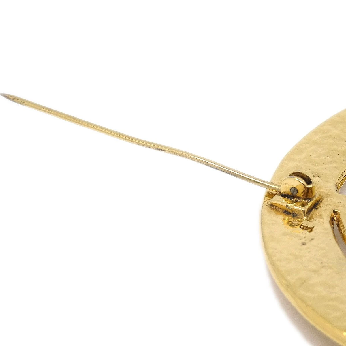 AMORE Vintage CHANEL 1994 Cutout CC Round Brooch A53802 10 AMORE Vintage CHANEL 1994 Cutout CC Round Brooch A53802 - Image 8