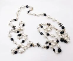Lar Vintage CHANEL Black Enamel CC Black Bead Pearl Necklace