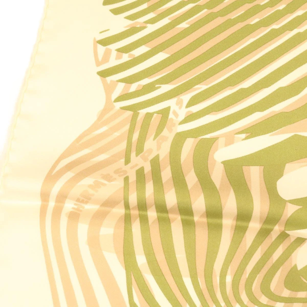 Brand Street HERMES Carre 90 Dimitri.R Scarf "ONDE DE CHIC" Zebra Silk Green Auth Am2045g 9 Brand Street HERMES Carre 90 Dimitri.R Scarf "ONDE DE CHIC" Zebra Silk Green Auth Am2045g - Image 7
