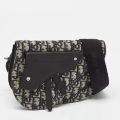 The Luxury Closet DIOR Navy Blue/Black Oblique Canvas And Leather Saddle Pouch Bag -Best Jewelry Store luxury men dior used bags p1001060 011