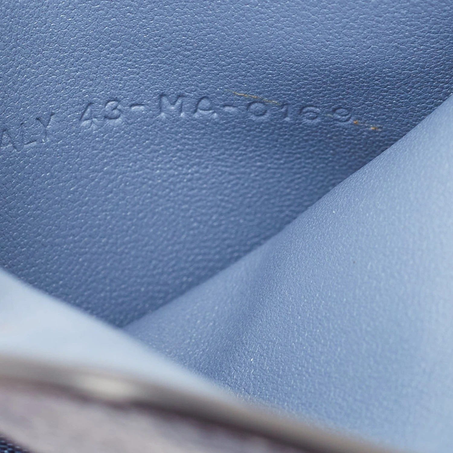 The Luxury Closet DIOR Light Blue Leather Saddle Card Holder 10 The Luxury Closet DIOR Light Blue Leather Saddle Card Holder - Image 8