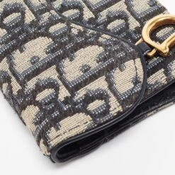 The Luxury Closet DIOR Blue Oblique Canvas Saddle Flap Card Holder 14 The Luxury Closet DIOR Blue Oblique Canvas Saddle Flap Card Holder -Best Jewelry Store luxury women dior used handbags p999704 004