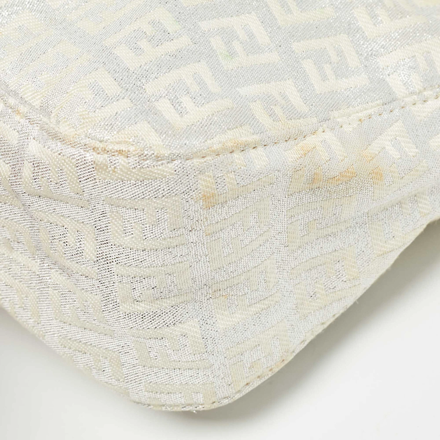 The Luxury Closet FENDI Silver/White Zucchino Canvas And Leather Forever Baguette Bag 9 The Luxury Closet FENDI Silver/White Zucchino Canvas And Leather Forever Baguette Bag - Image 7