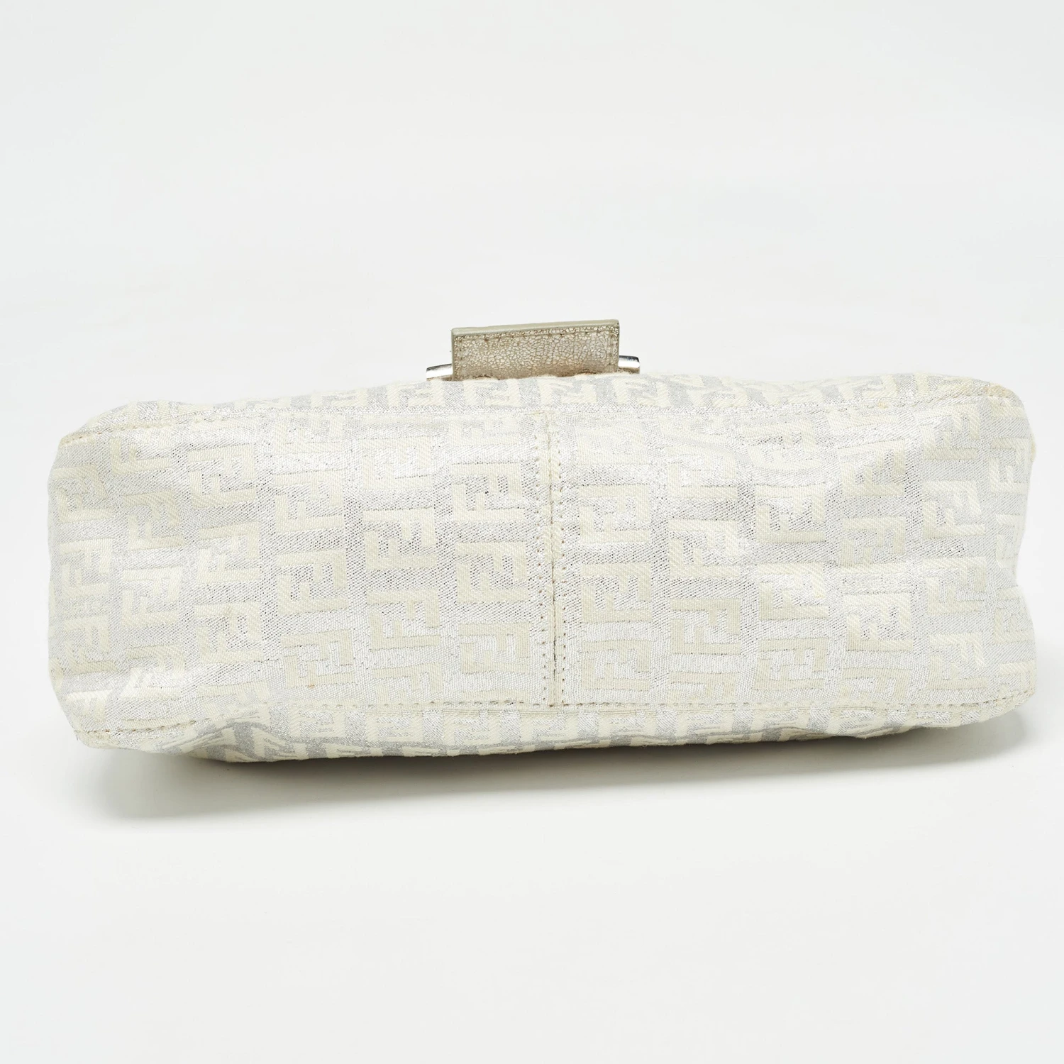 The Luxury Closet FENDI Silver/White Zucchino Canvas And Leather Forever Baguette Bag 10 The Luxury Closet FENDI Silver/White Zucchino Canvas And Leather Forever Baguette Bag - Image 8