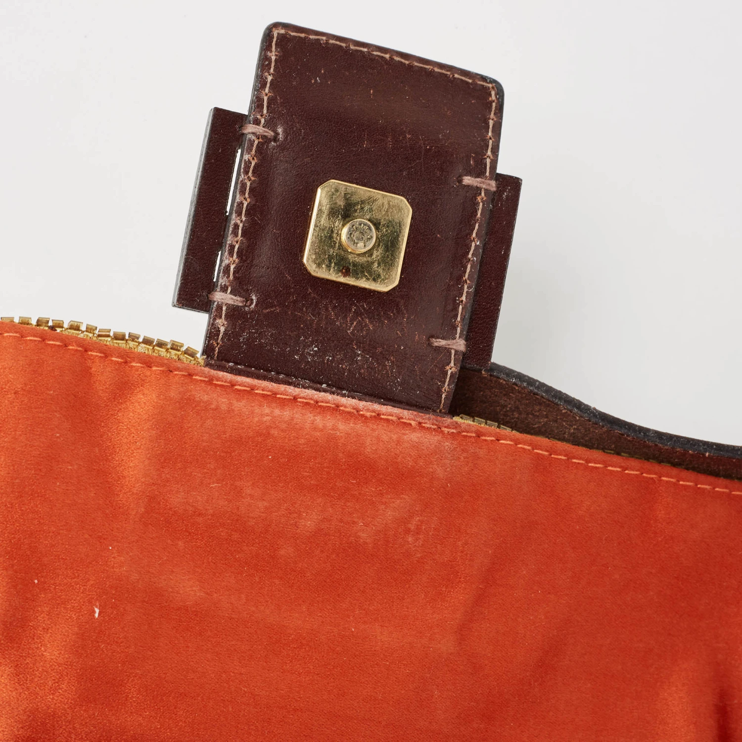 The Luxury Closet FENDI Brown Beaded And Leather Baguette Bag 8 The Luxury Closet FENDI Brown Beaded And Leather Baguette Bag - Image 6