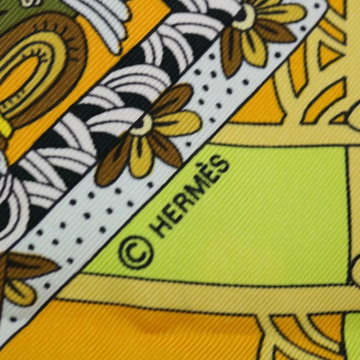 Brand Street HERMES Carre 90 ASTRES Et SOLEILS Scarf Silk Green Auth Mr067 16 Brand Street HERMES Carre 90 ASTRES Et SOLEILS Scarf Silk Green Auth Mr067 - Image 14