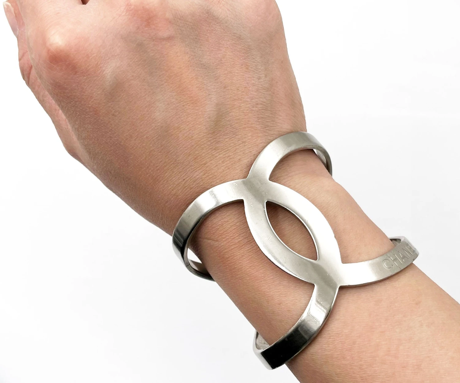 Lar Vintage CHANEL Silver CC Curve Large Cuff 5 Lar Vintage CHANEL Silver CC Curve Large Cuff - Image 3