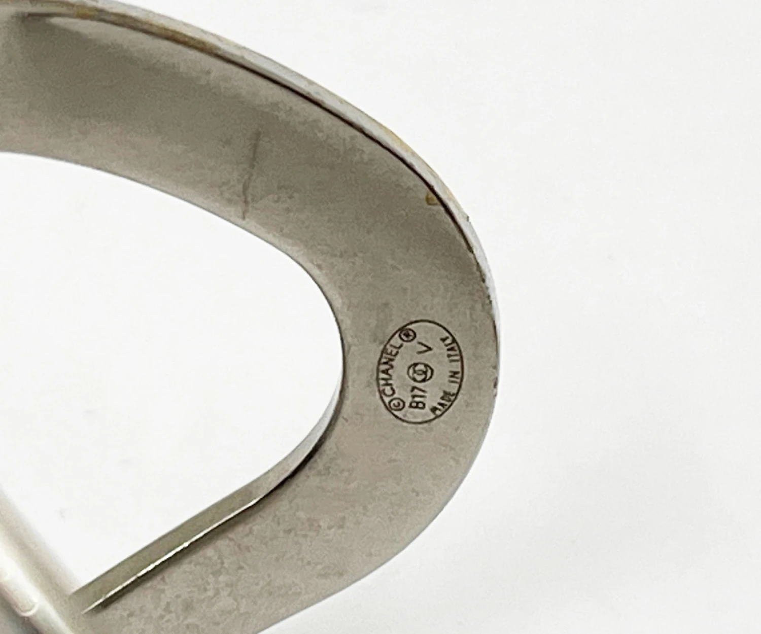 Lar Vintage CHANEL Silver CC Curve Large Cuff 6 Lar Vintage CHANEL Silver CC Curve Large Cuff - Image 4