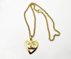 Lar Vintage CHANEL Vintage Gold Plated CC Heart Pendant Necklace